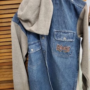 Warner Brother's embroidered hooded jean shirt medium size